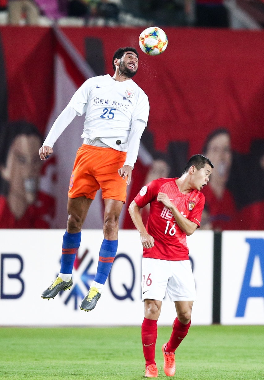 鲁能全队发威,客场逆袭夺得胜利 鲁能全队发威,客场逆袭夺得胜利