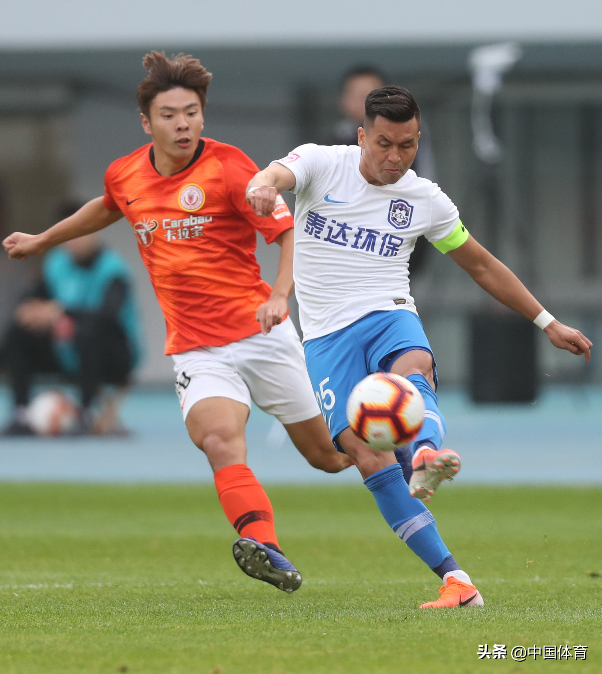 天津泰达险胜延续连胜，球队表现稳定