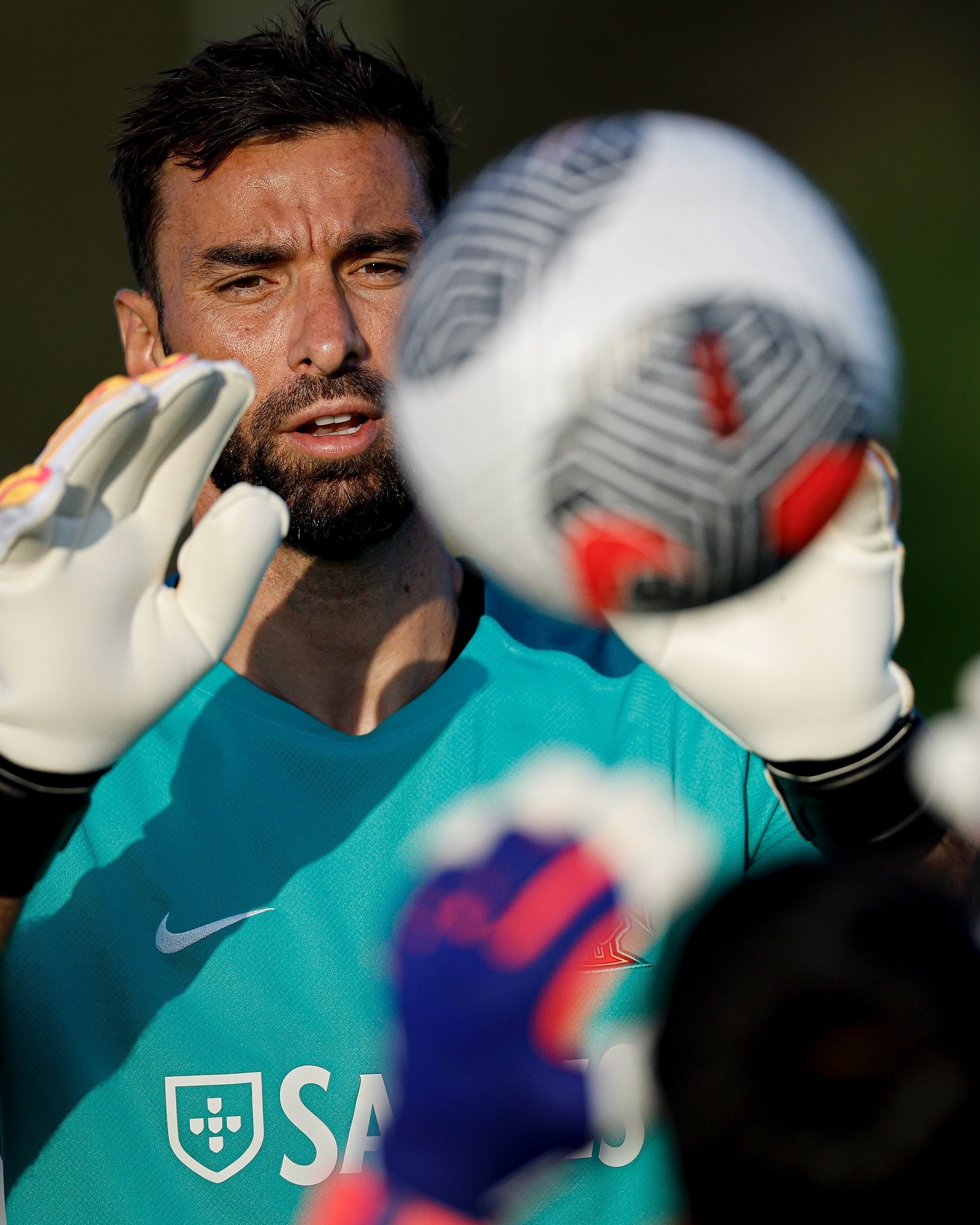 包含克罗地亚主帅调整战术，备战葡萄牙国家队的词条