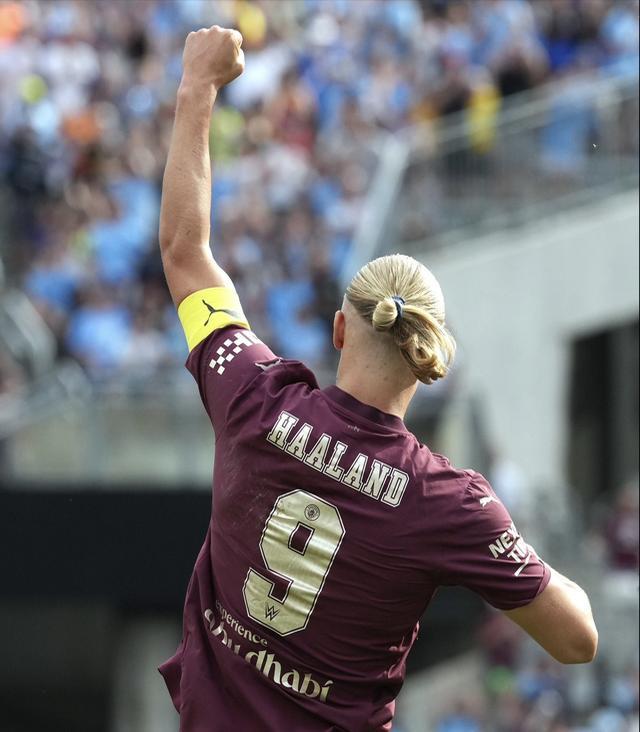 曼城前锋遭红牌罚下，球队演员饱受伤痛的简单介绍