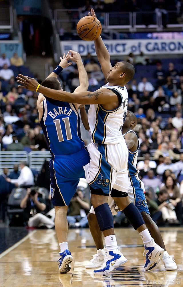 雷霆控卫威少完成生涯里程碑：场均三双的简单介绍