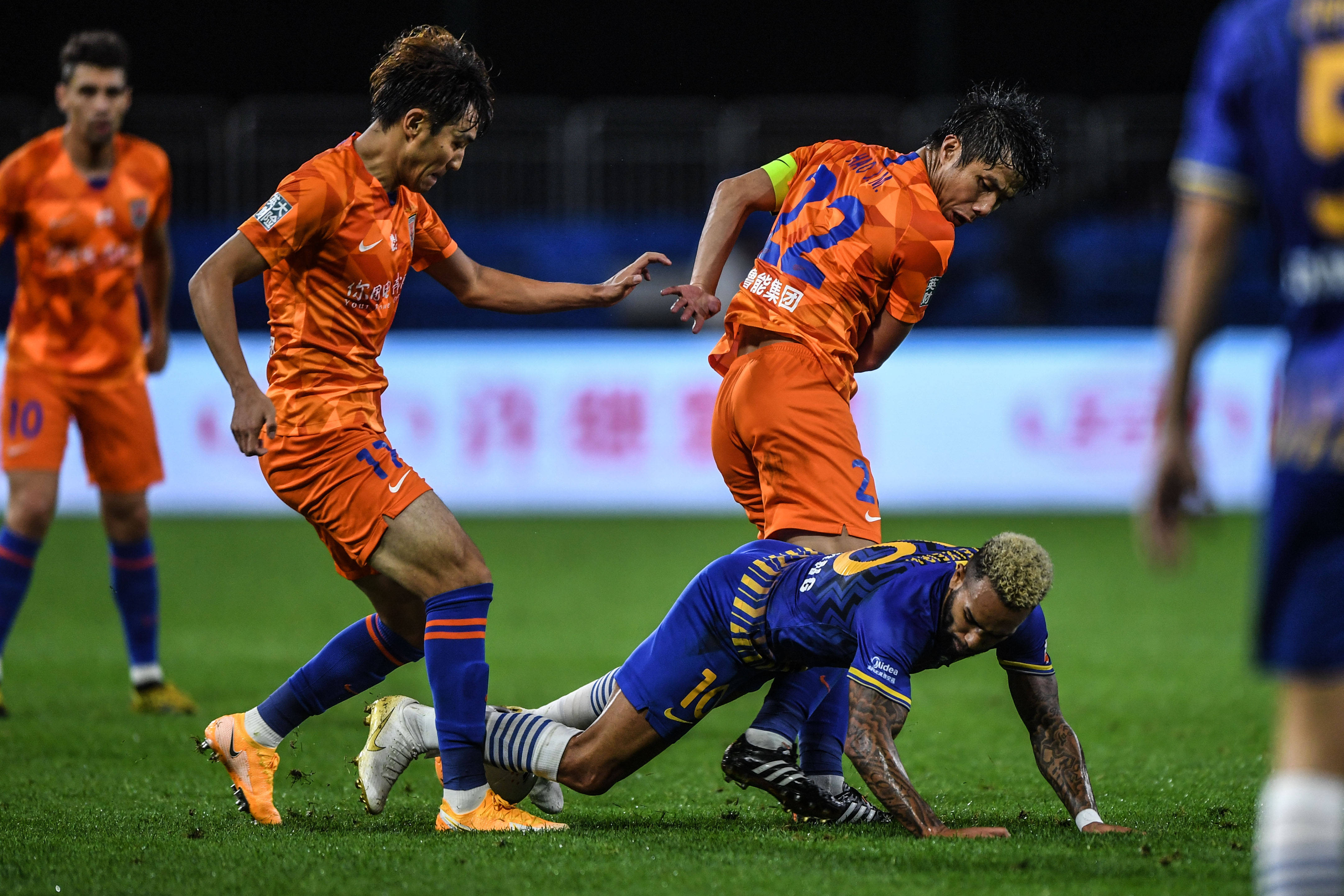 山东鲁能对阵大连一方,谁能占尽先机 山东鲁能对阵大连一方,谁能占尽先机