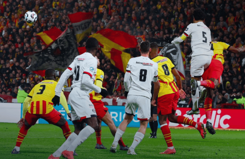 包含巴黎圣日耳曼队在客场比赛中士气高昂,全力一搏的词条 包含巴黎圣日耳曼队在客场比赛中士气高昂,全力一搏的词条