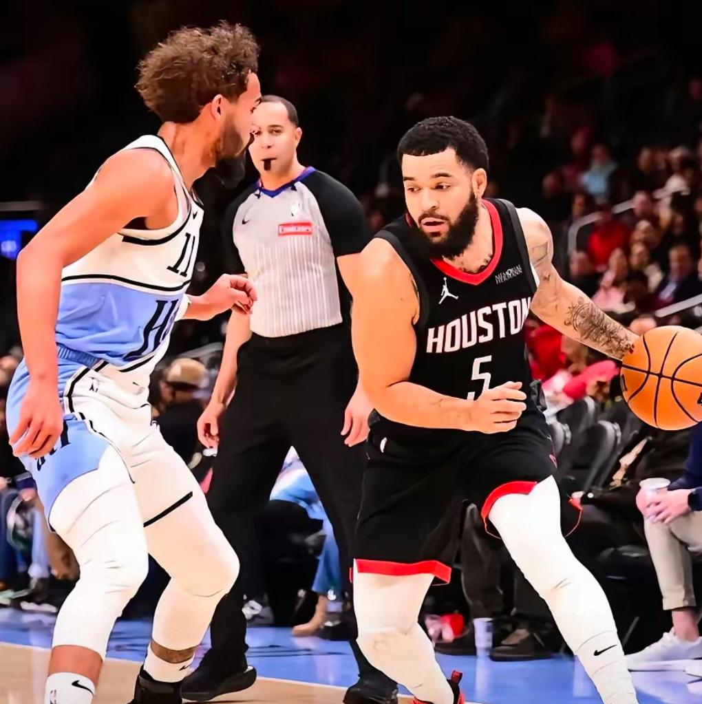 老鹰中锋连续两场得分破,助队胜出的简单介绍 老鹰中锋连续两场得分破,助队胜出的简单介绍