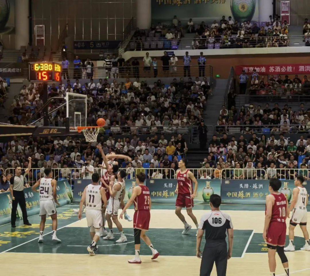 江苏队在最近一场篮球对决中获胜 江苏队在最近一场篮球对决中获胜