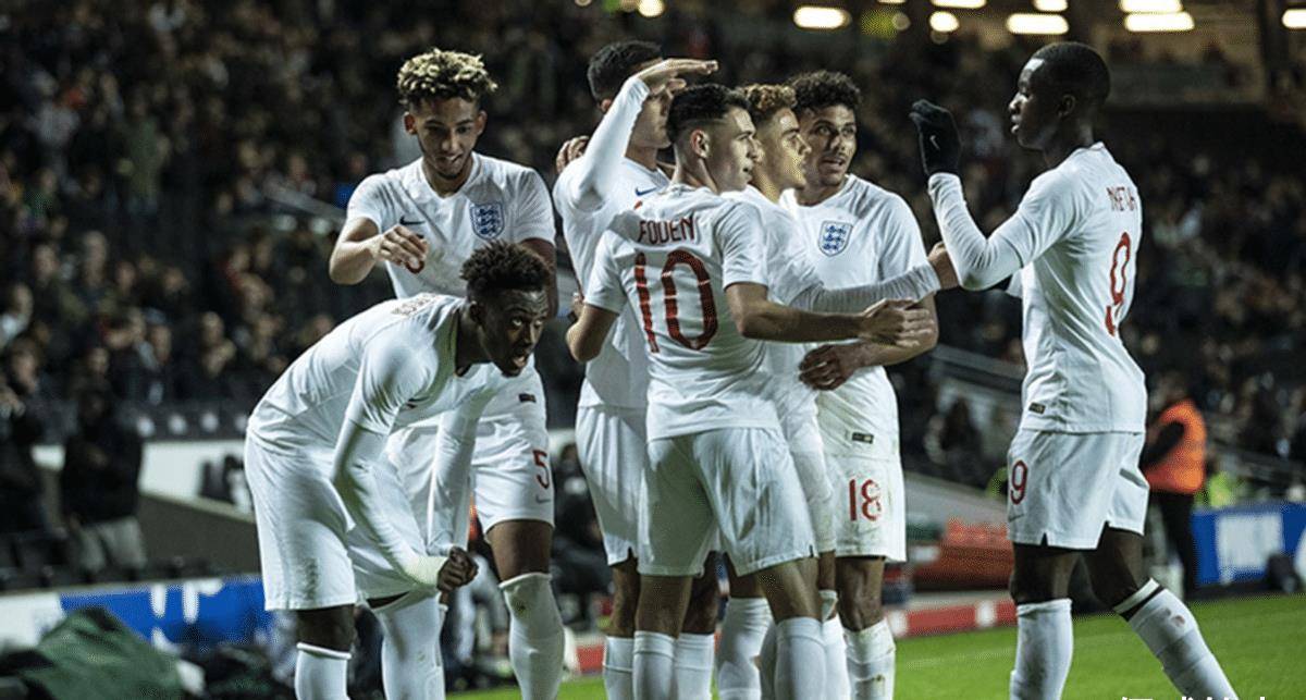 哈德斯菲尔德城门将神勇扑出关键球,逼平博尔顿 哈德斯菲尔德城门将神勇扑出关键球,逼平博尔顿