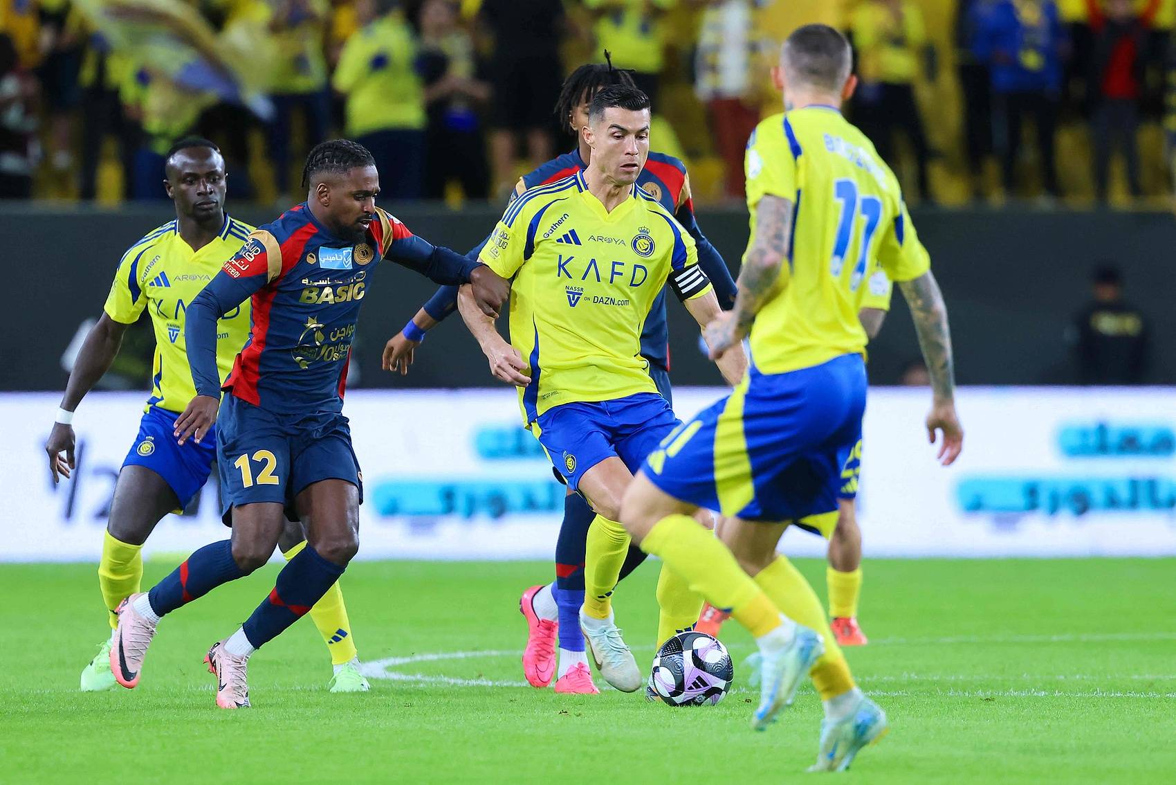 爱沙尼亚队击败对手，夺得胜利宝座