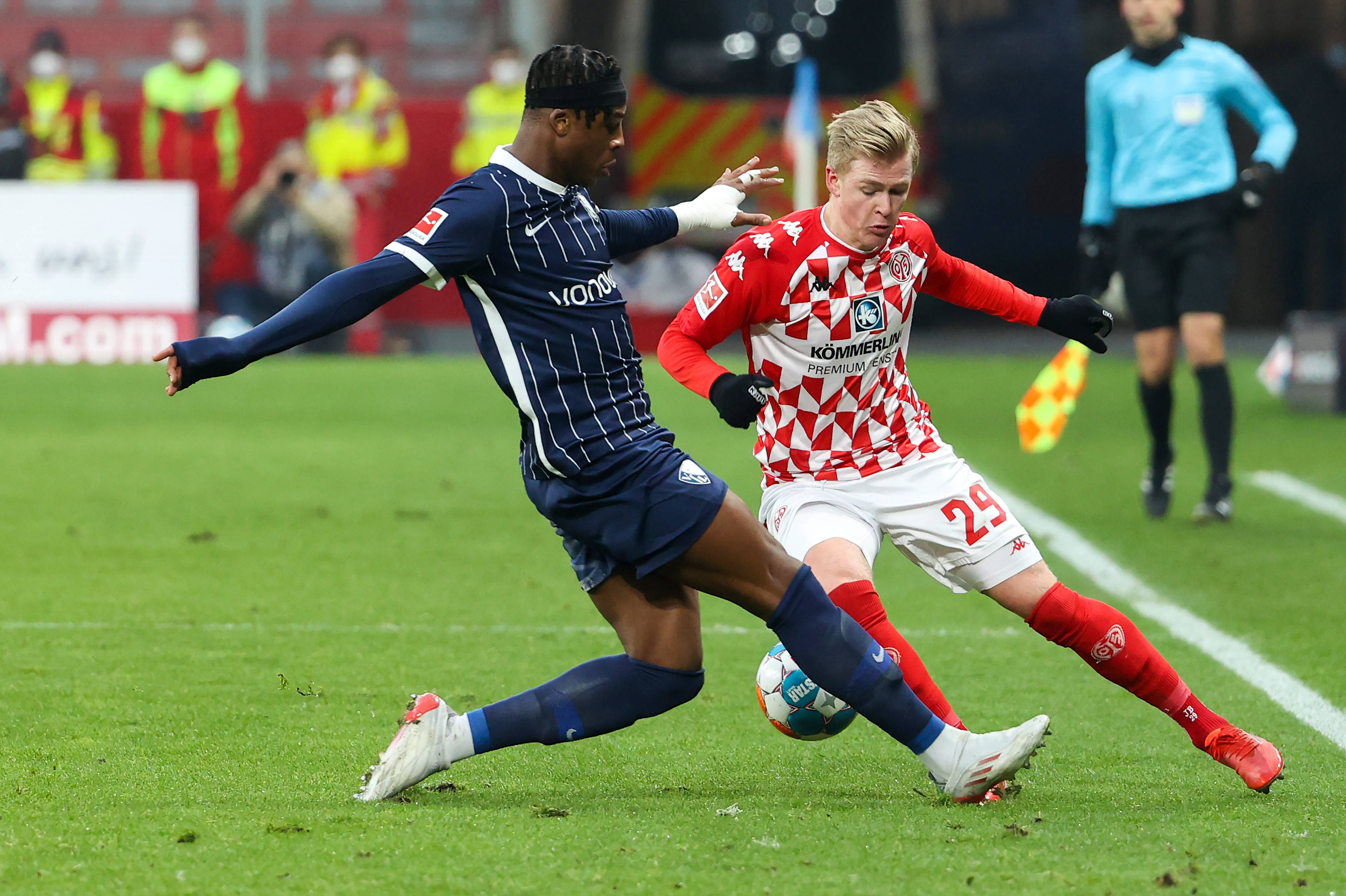 美因茨红球队意外失分，遭逢困难