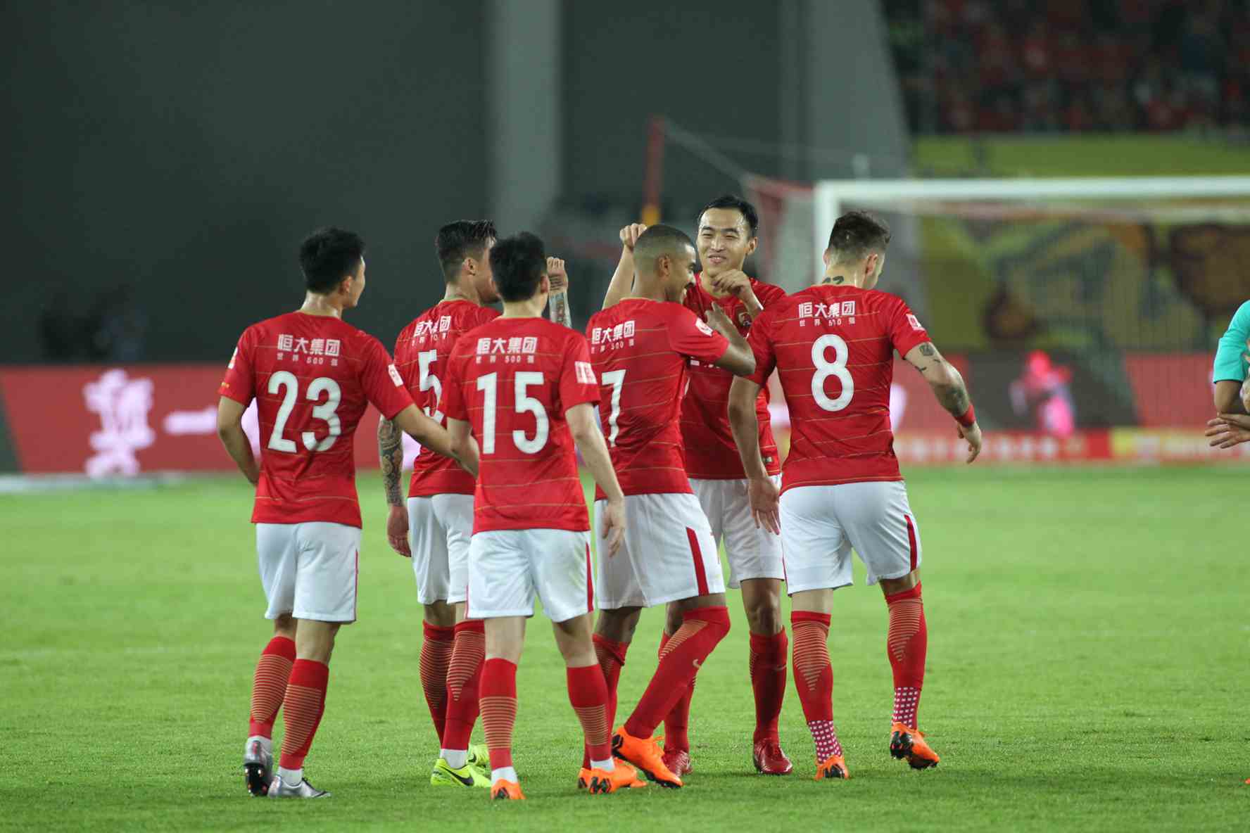 恒大客场大胜建业，领先第二名分巩固榜首的简单介绍