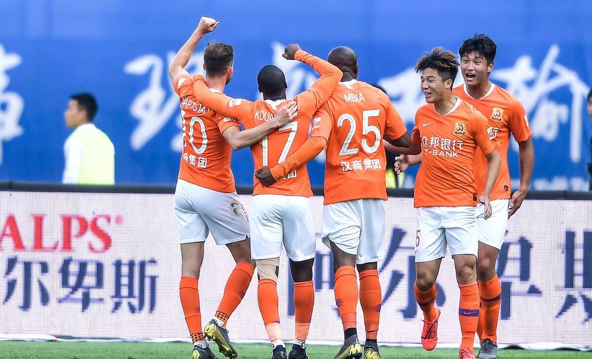 建业前锋破门建功，助球队取得重要胜利