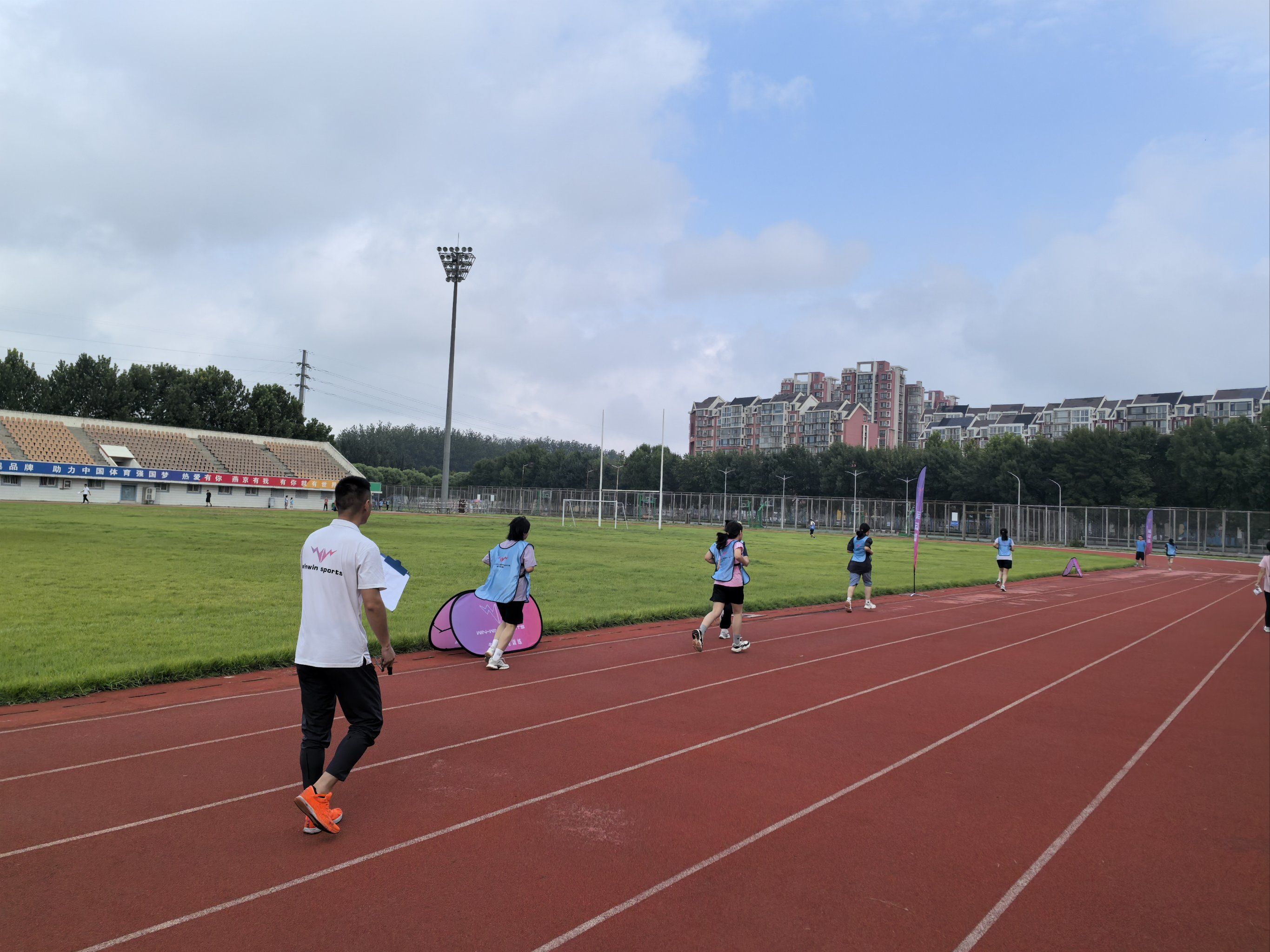 队员在比赛中展现了惊人的体能优势 队员在比赛中展现了惊人的体能优势