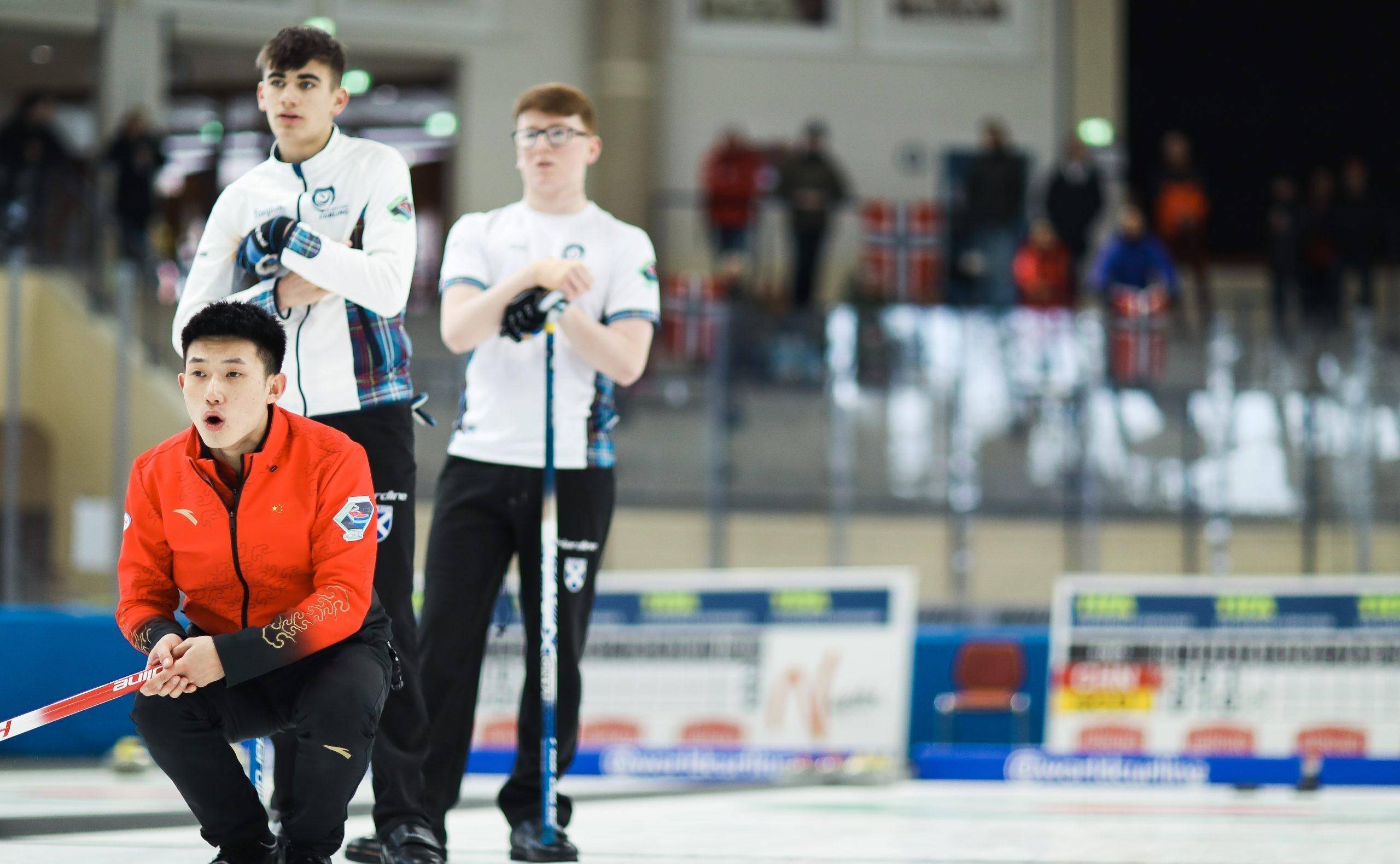 包含国内足球联赛胜者成王，冠军之路著手的词条