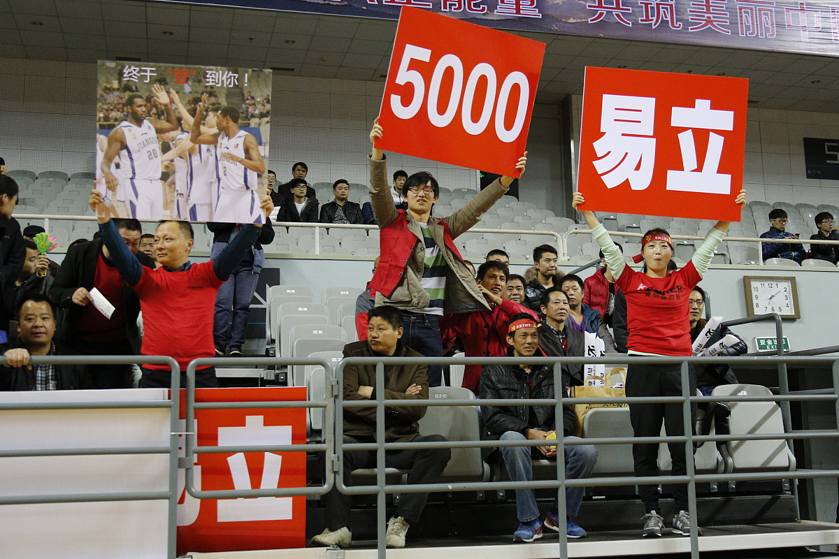 山东队在比赛中展现出色表现,赢得比赛 山东队在比赛中展现出色表现,赢得比赛