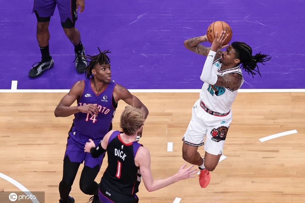 猛龙逆转灰熊,继续保持不败战绩 猛龙逆转灰熊,继续保持不败战绩