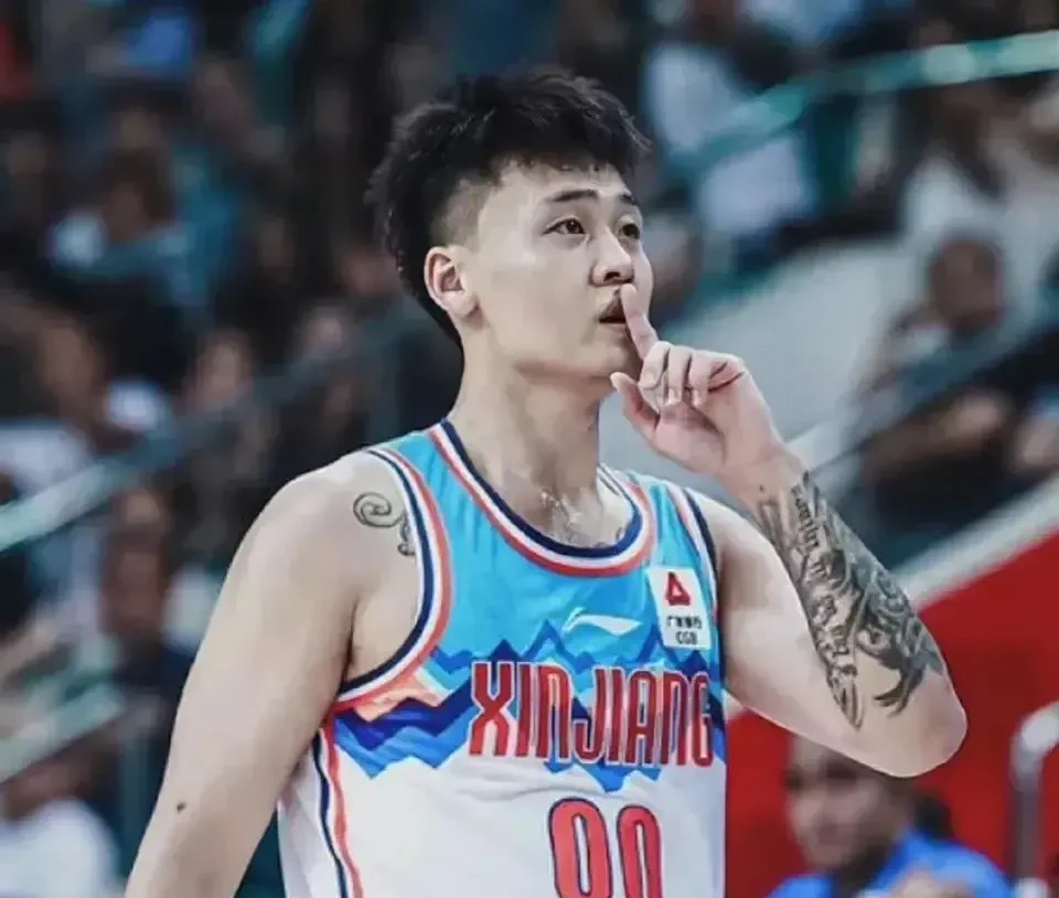 广东队再战新疆男篮,火药味十足搏击 广东队再战新疆男篮,火药味十足搏击