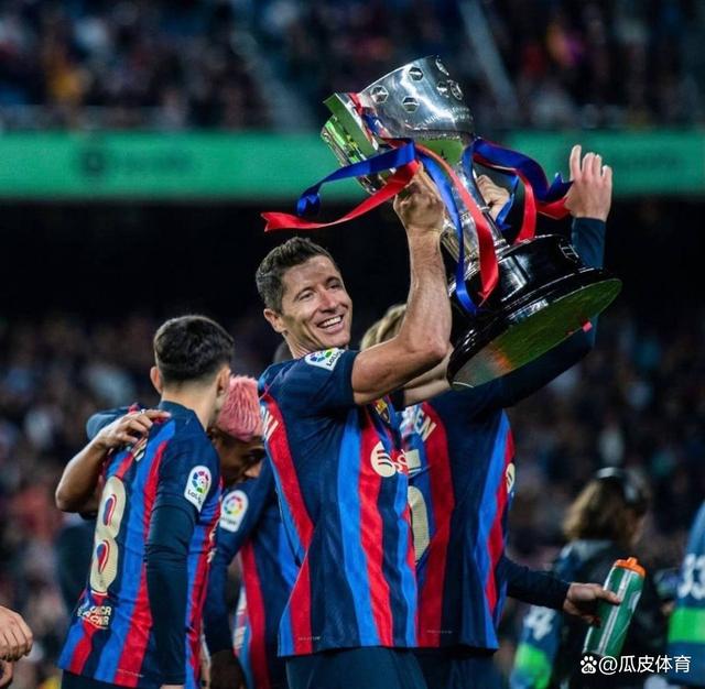 关于巴西碾压那不勒斯，莱万状态火热的信息